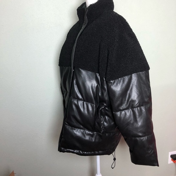 Good American Sherpa Faux Leather Puffer Cocoon in Black Size Medium - Picture 6 of 16